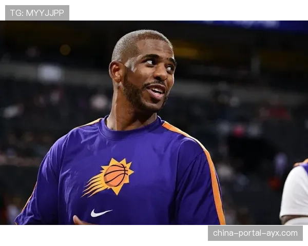 “特写：生涯最后一季？克里斯·保罗在菲尼克斯主场接受全场致敬”