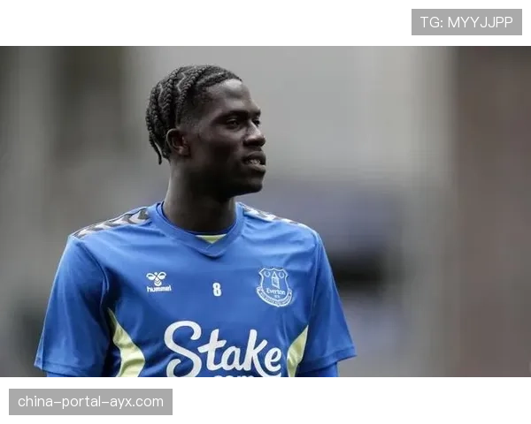 战地通讯：大雨中的保级生死战，卢顿与埃弗顿互交白卷